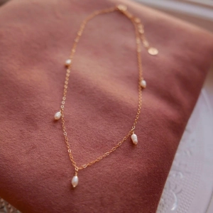 Choker gold shine z perełkami