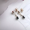 kolczyki sztyfty złoto 585 z czarnym diamentem.webp