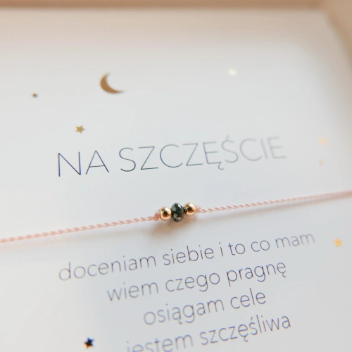 bransoletka przynoszaca szczęście z diamentem.webp
