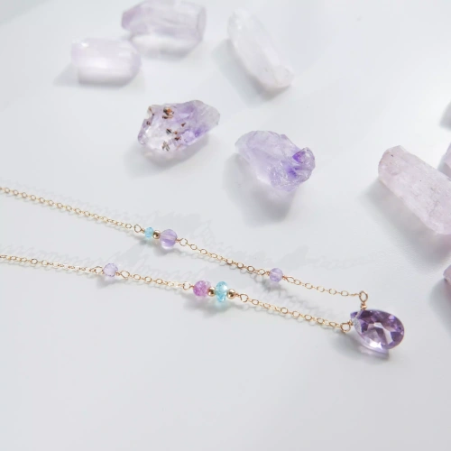 złoty naszyjnik damski dla niej z ametystem.webp