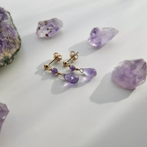 kolczyki sztyfty z fioletowym kamieniem.webp